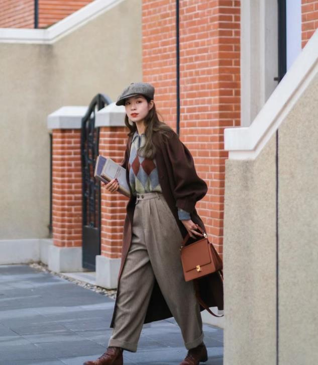 被深圳女子穿搭惊艳到了,最潮的牛仔裤阔腿裤女生