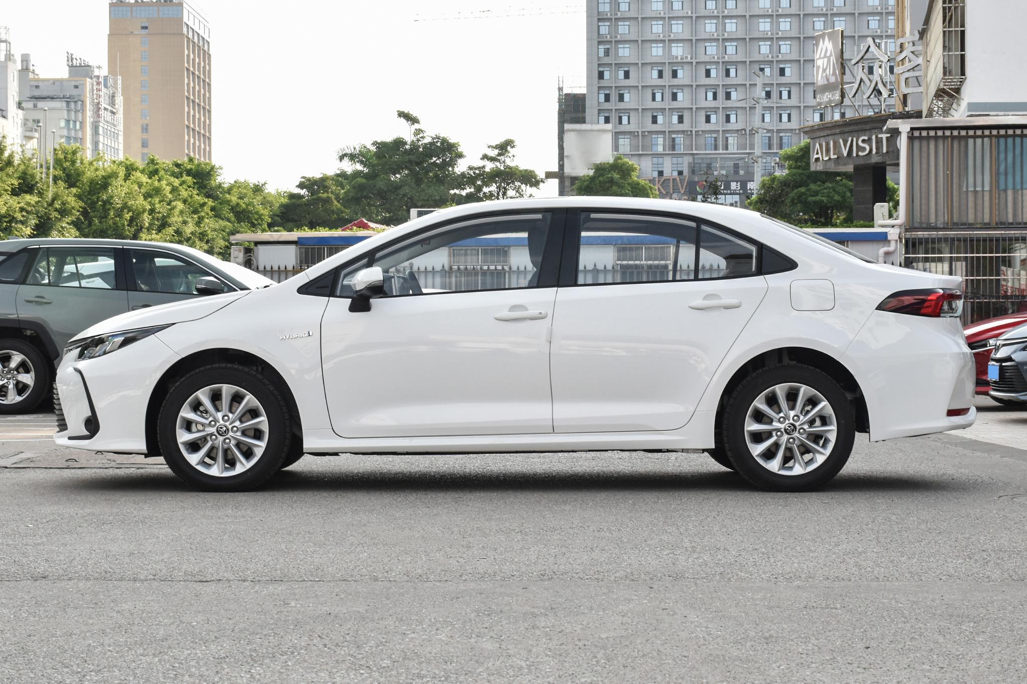 秦plusdm-i和老牌家轿轩逸,比亚迪秦plusdm-i跟卡罗拉哪个好