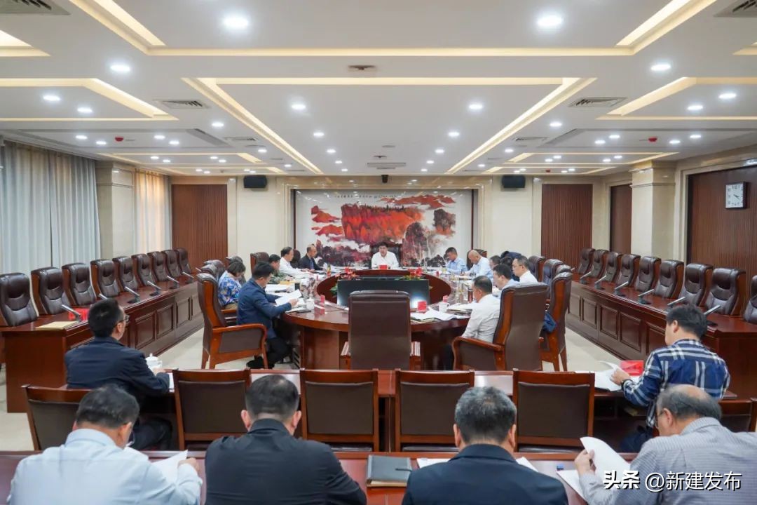 二届区委第35次常委会会议召开