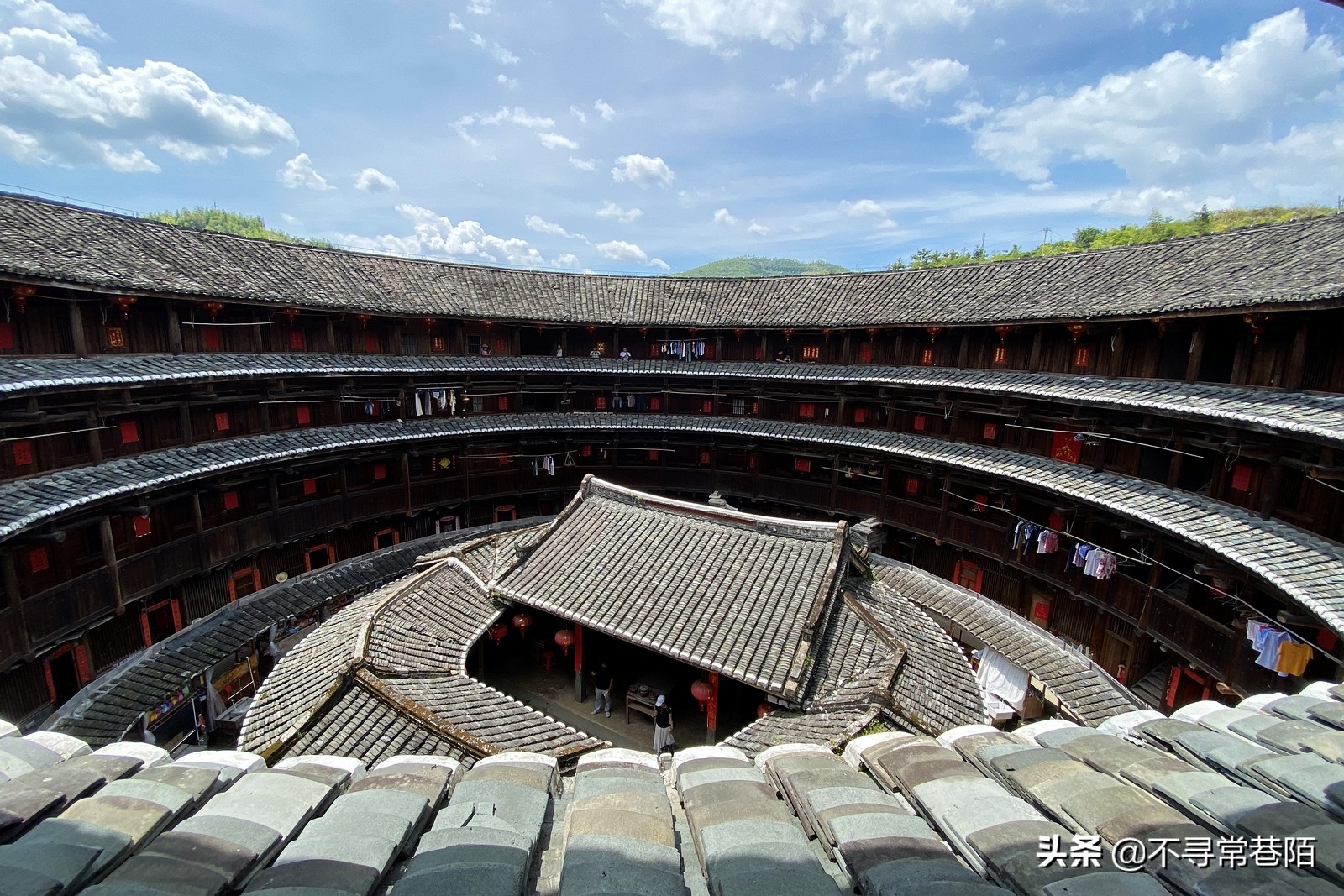 这里有许多历史悠久的古镇,从历史中走来的古镇