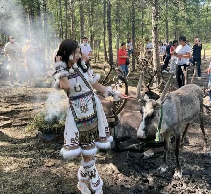 五十六个民族服饰傈僳族,五十六个民族代表服饰图片