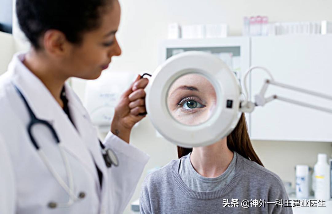 解决老年人视力下降的最好方法,老年视力下降应该补充什么维生素