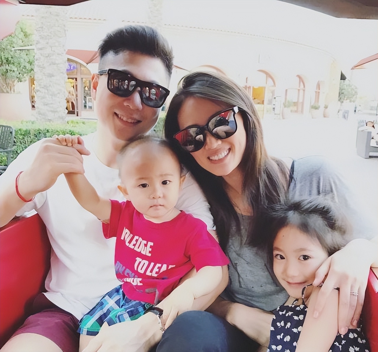 奥运冠军带妻子领奖,奥运冠军出国留学