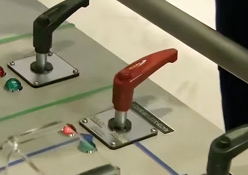 日本大地震引发的海啸震撼画面,日本大地震海啸最严重的视频