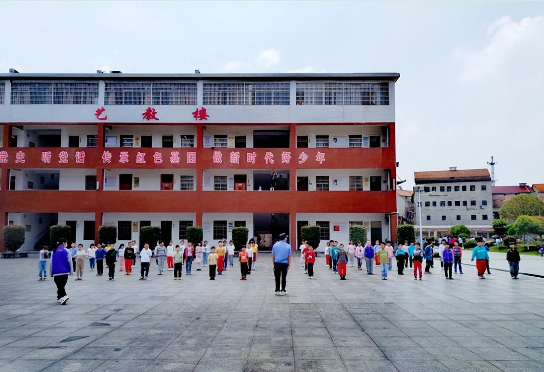 【荆楚教育巡礼】走进“全国温馨校园百强学校”武穴市花桥小学！