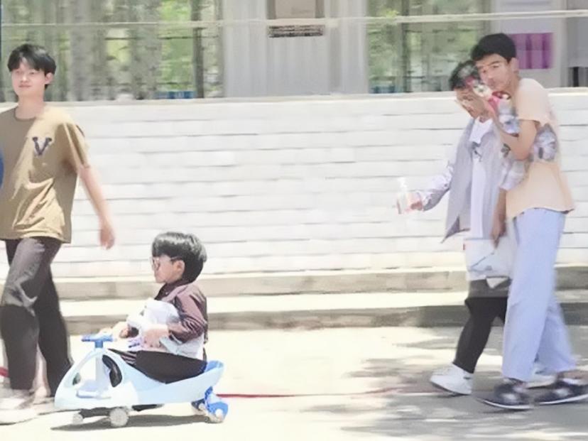 扭扭车男孩张亮哪里上大学,宿松县残疾人张亮