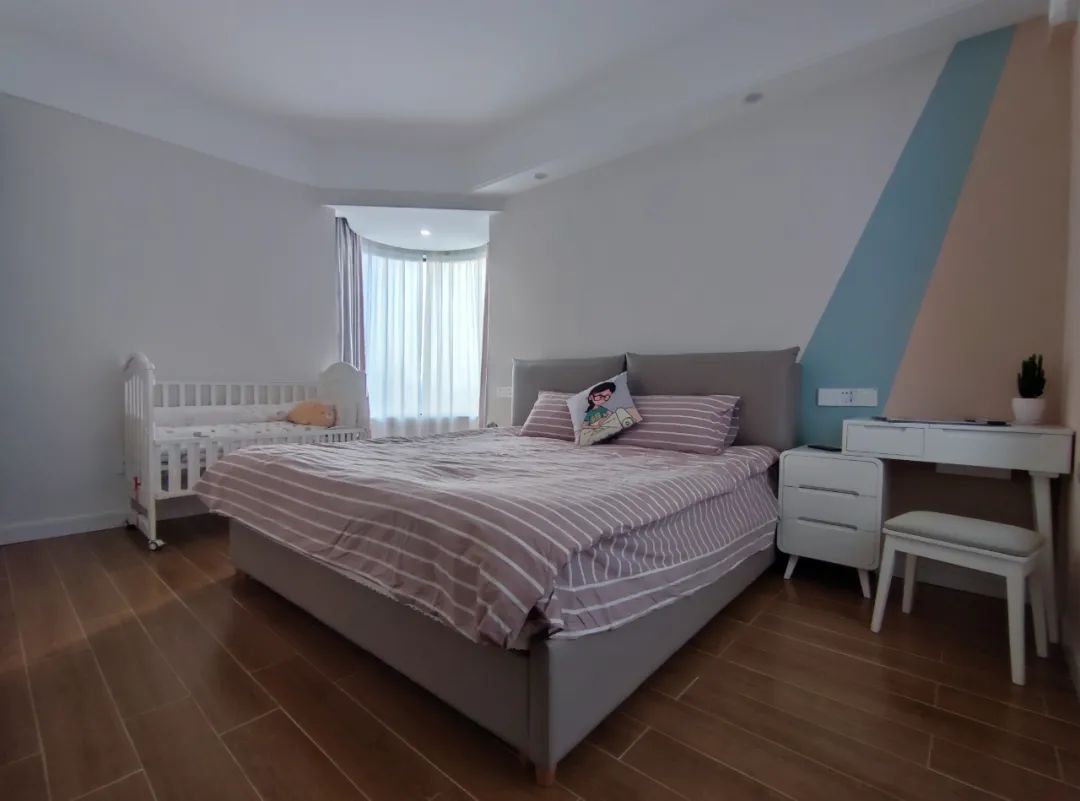 小卧室适合皮床吗,卧室皮床如何搭配