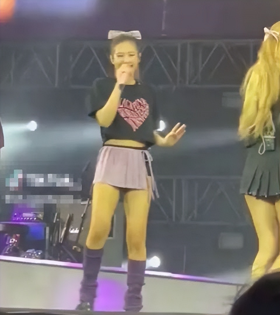 jennie韩国女穿搭,韩国女星jennie穿搭