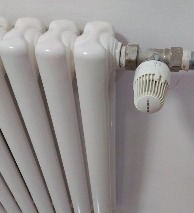 供暖后暖气片不热解决办法,供暖后暖气不热什么原因