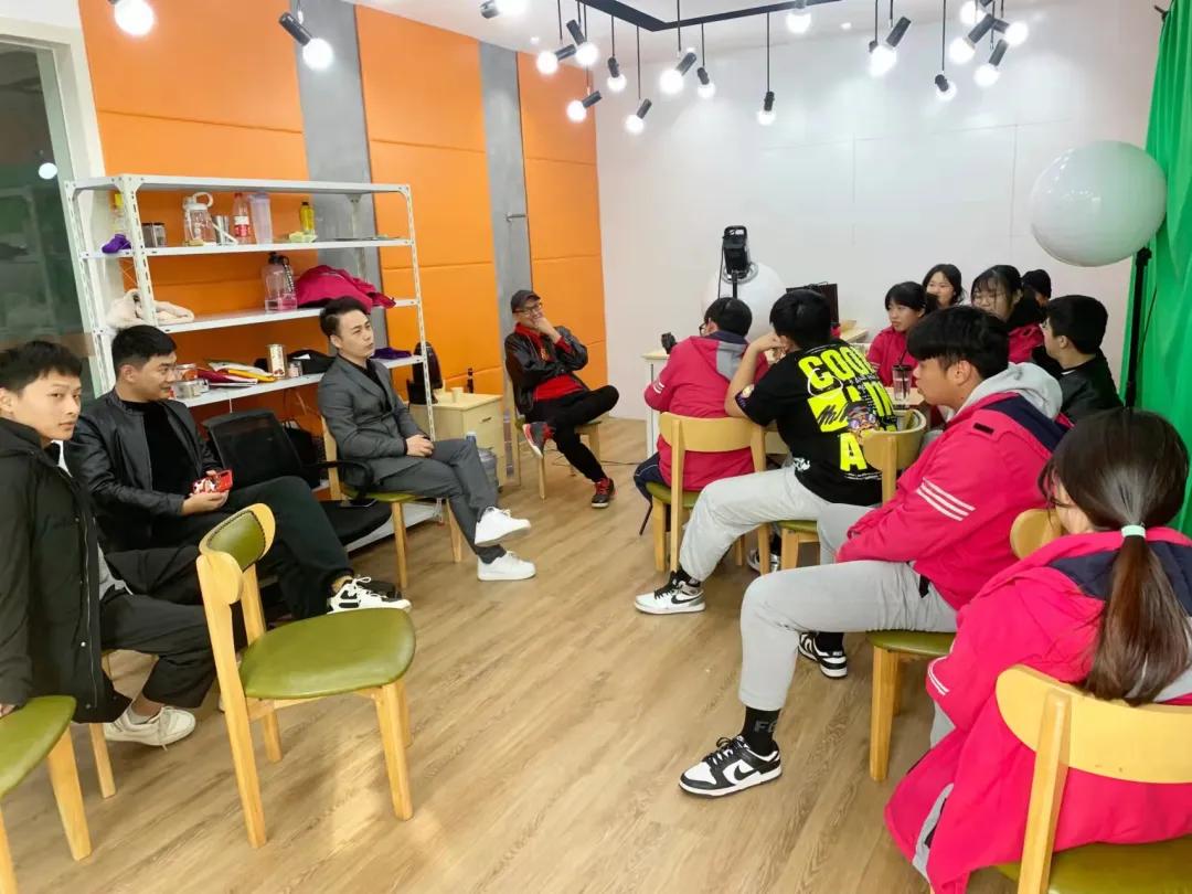 “毛难弄”的阿姨遇到这个小伙子也很客气......年轻人该有的样子！②