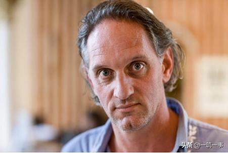 以十一位艺术家的镜头为眼重新“想像荷兰”