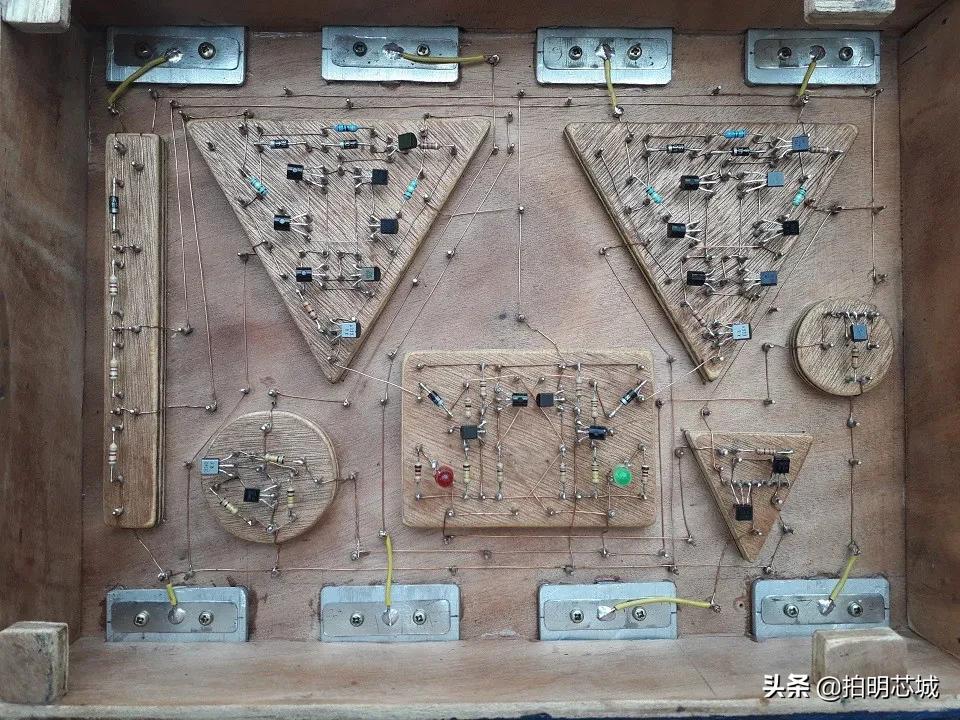 555芯片定时器工作原理,555定时器构成单稳态触发器