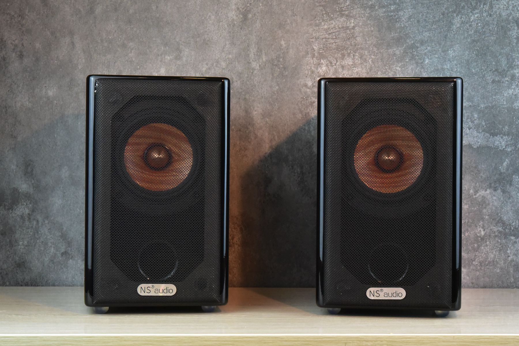 一对4寸音箱国内售价2K，日本却卖到7K，打听才知超有来头