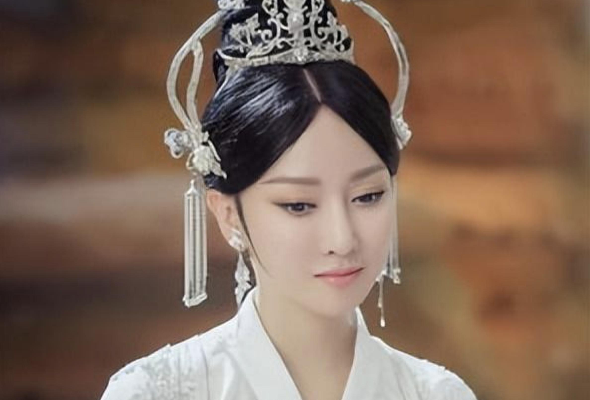 走出国门萨顶顶完整版,萨顶顶爆红后走出国门