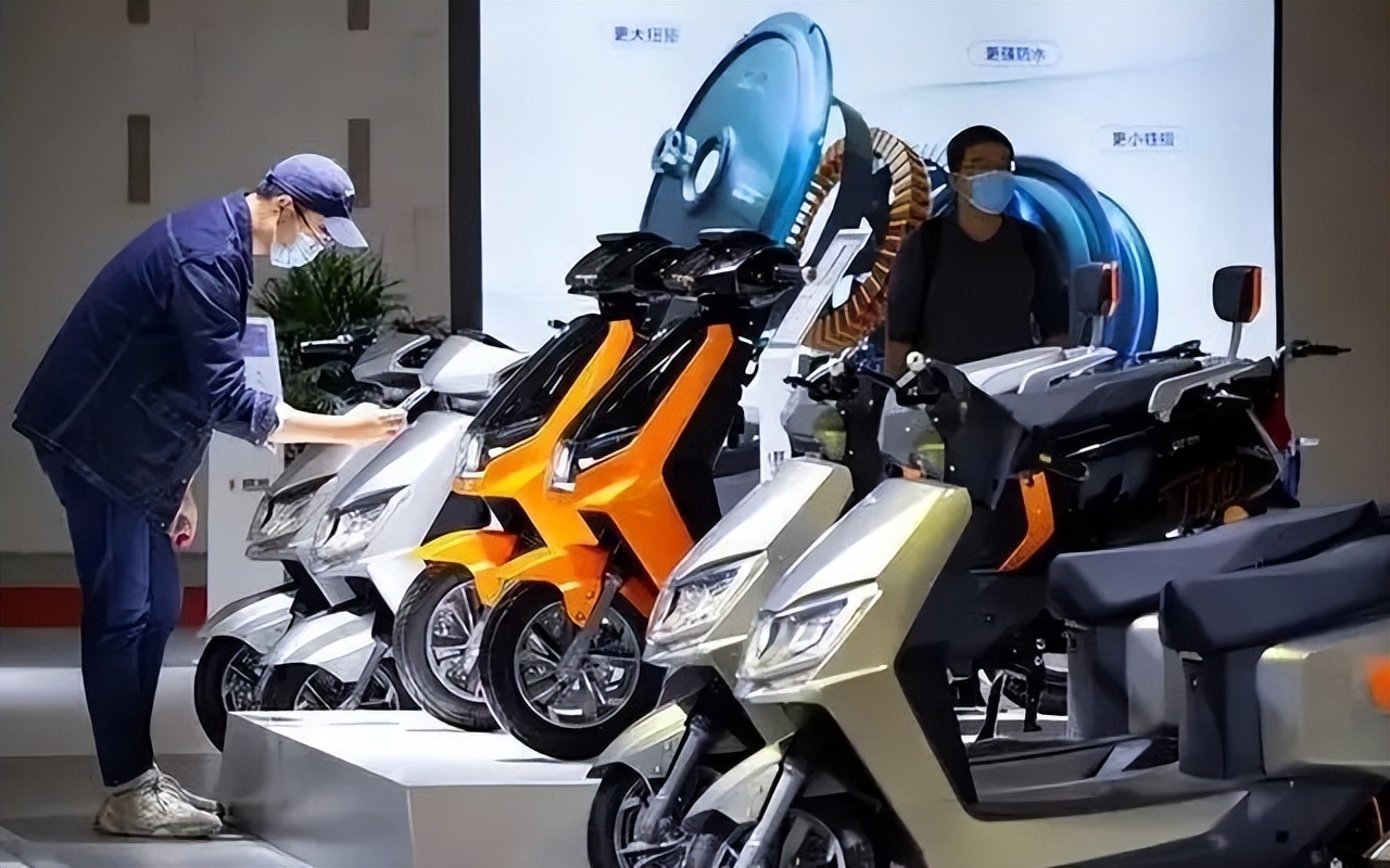 台铃爱玛小刀电动车对比,小刀爱玛新日台铃哪个跑得最快