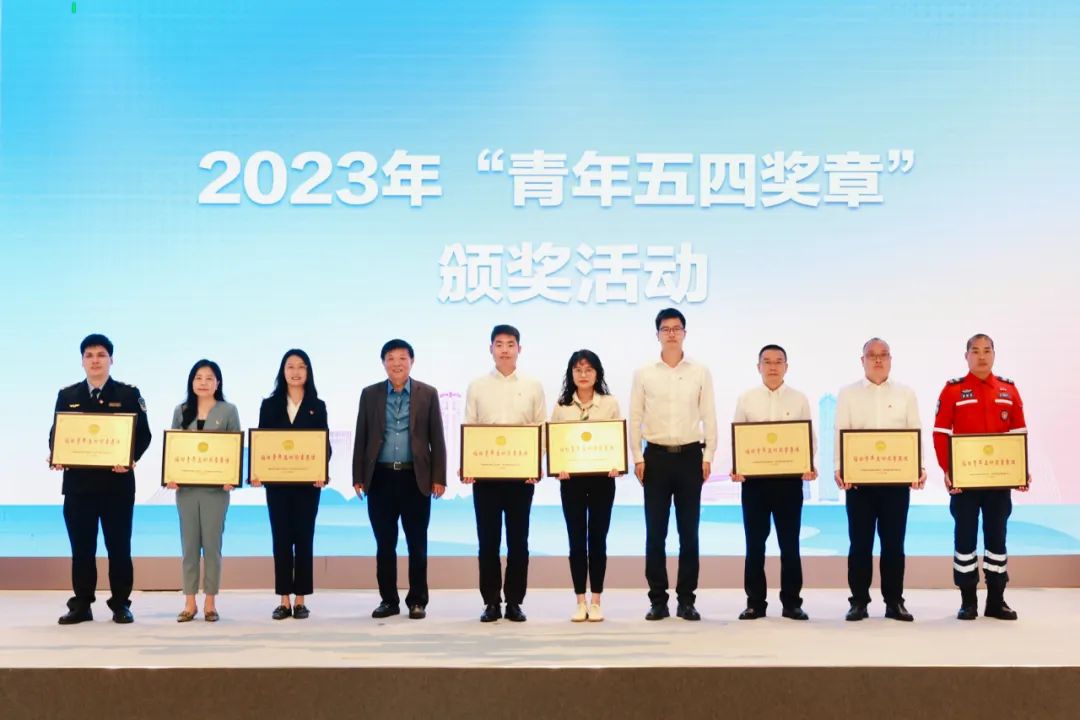 青年与基层的双向奔赴的题目,青年与党的双向奔赴素材