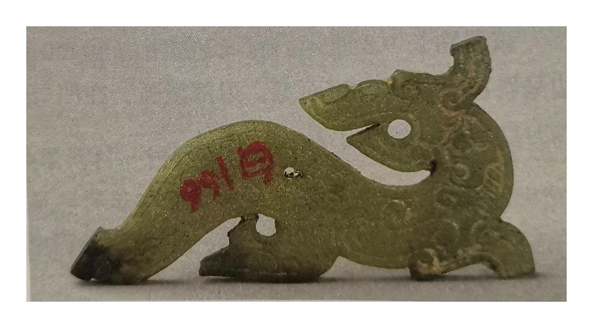 流失海外的商周玉器,商周遗址出土石家河玉器