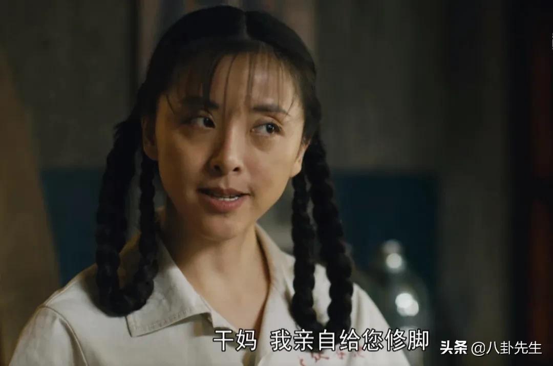 人世间雷佳音和殷桃剧照图文,人间世雷佳音和殷桃打伞的照片