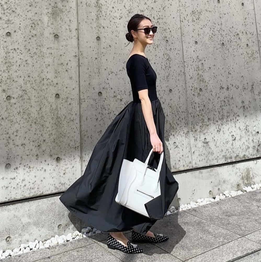 女生穿运动鞋最时尚的穿搭,宽松t恤女中长款搭配什么鞋