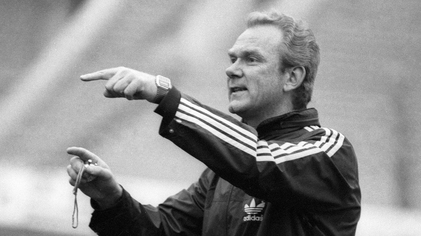 足球历史十大名帅,足坛十大教练被罚下场温格