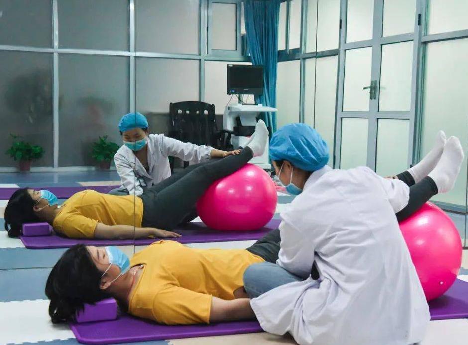 女性到了夜晚放屁多怎么回事,女性到了夜晚放屁多响怎么回事