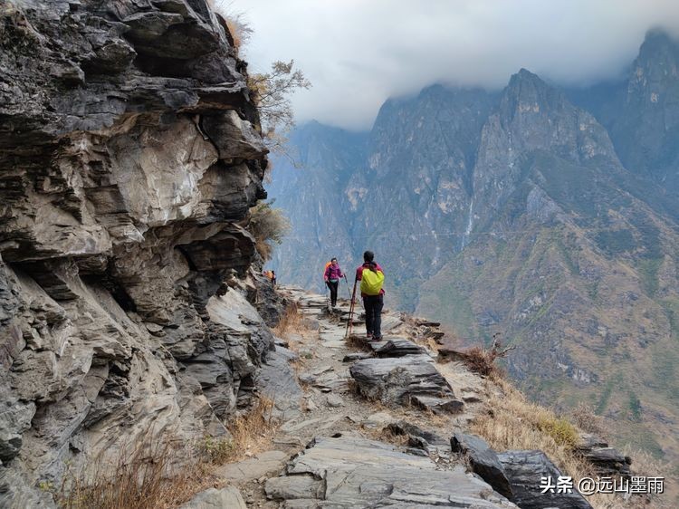 虎跳峡徒步最惊险的路段,虎跳峡高路徒步最难走路段