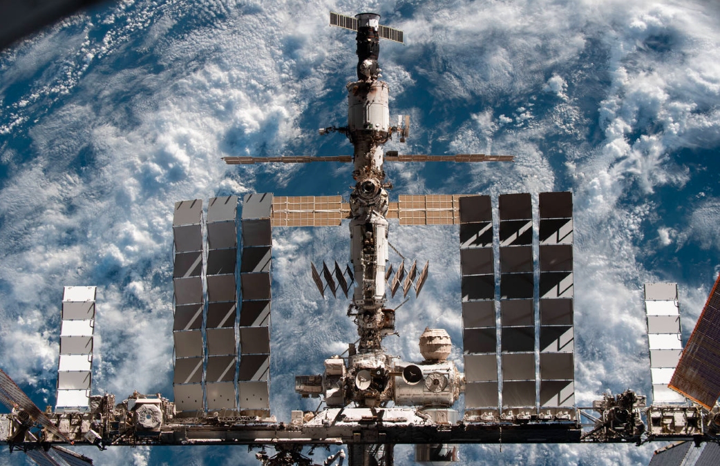 空间站为什么只离地面400公里,空间站为什么不离地球1000公里