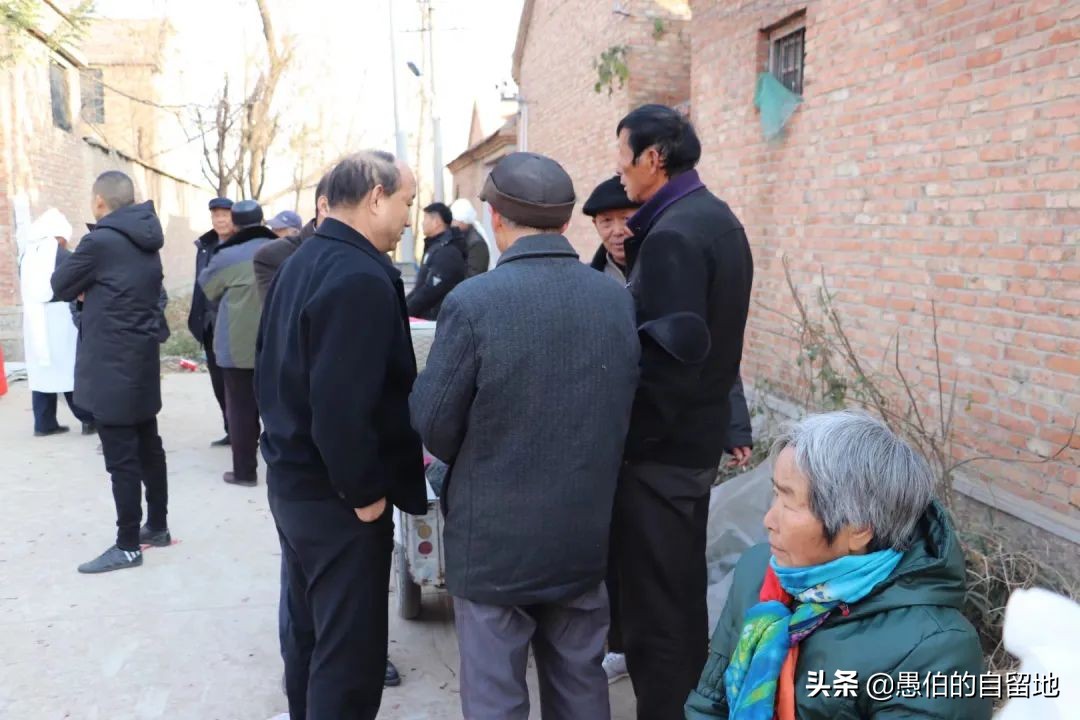 一位乡村殡葬车司机的倾诉：从业已五年，如今月薪过万，却想转行