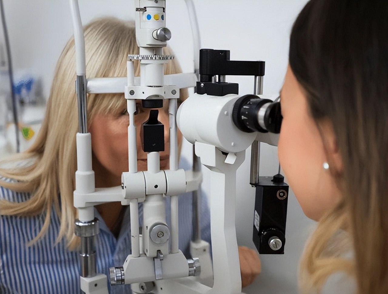 激光手术治近视眼老了会怎么样,用激光治疗近视眼有什么后遗症