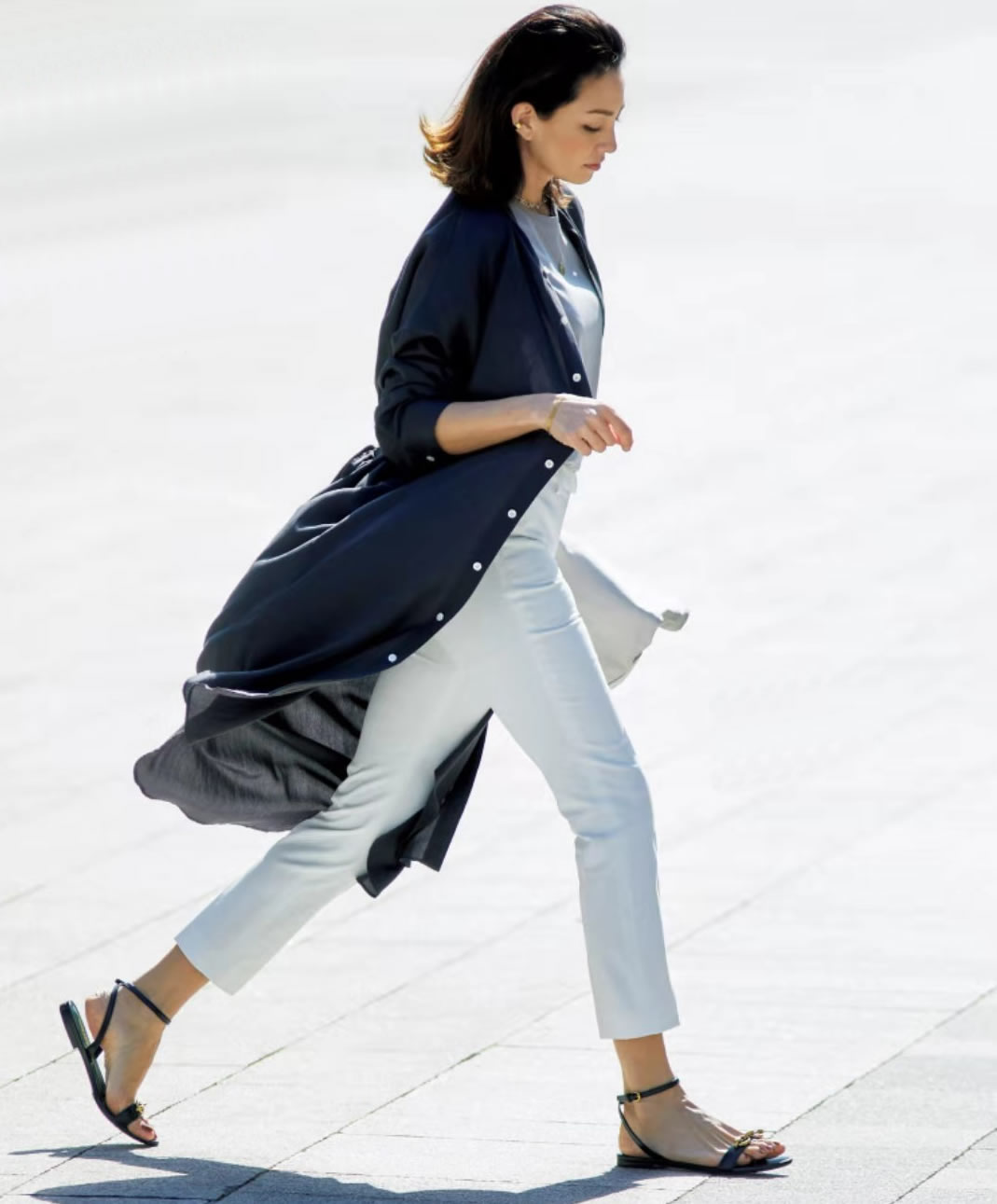 女生夏天穿凉鞋感到尴尬吗,夏天穿凉鞋是不是不礼貌