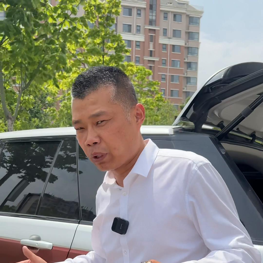 16年路虎揽胜8400,16年揽胜加长二手车多少钱