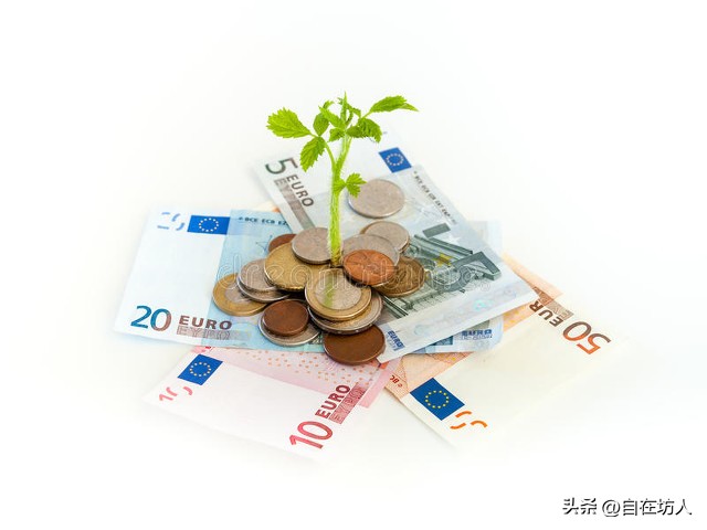 垃圾桶里装的不是垃圾，而是学生的外卖