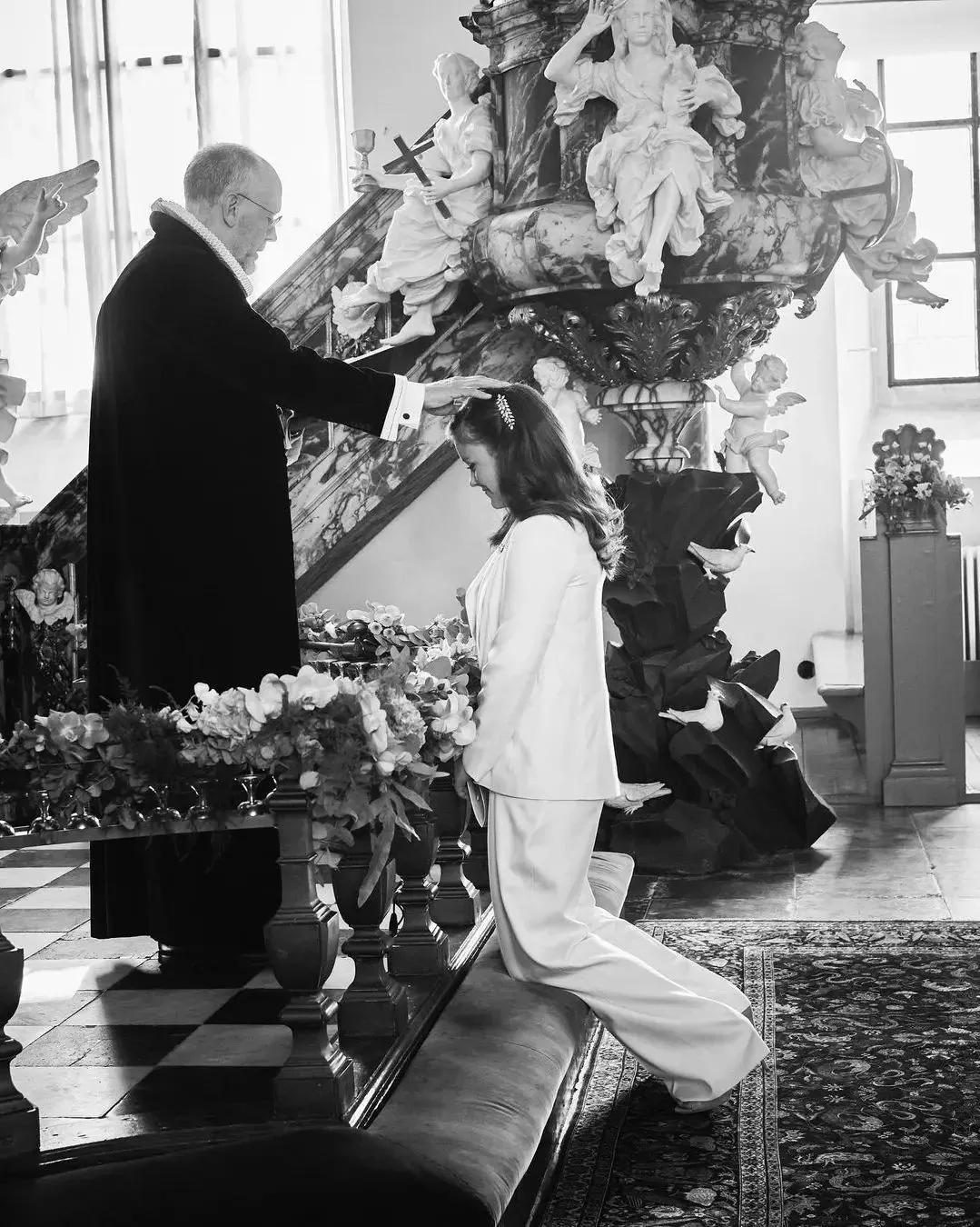 伊莎贝拉穿银色衣服,伊莎贝拉英国时尚界