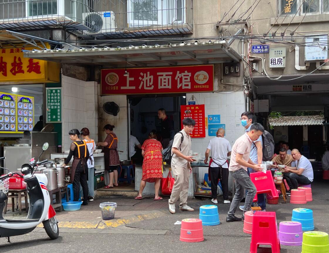 八条臭名远扬的美食街,国内坑人的十条美食街