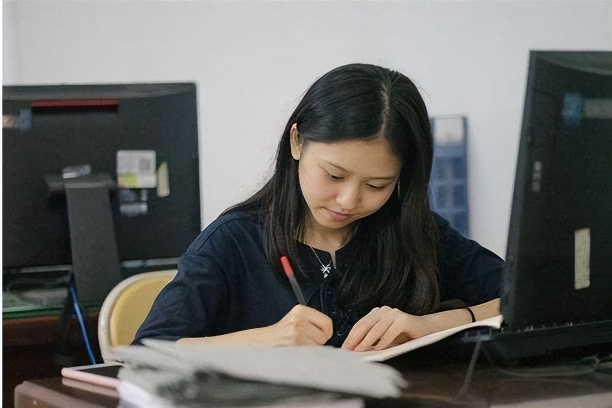 副处级公务员退休收入到底是多少,副处级公务员绩效工资