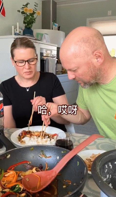 外国小伙在中国爆火，获赞超2.7亿！大秀“中式养生”看呆网友