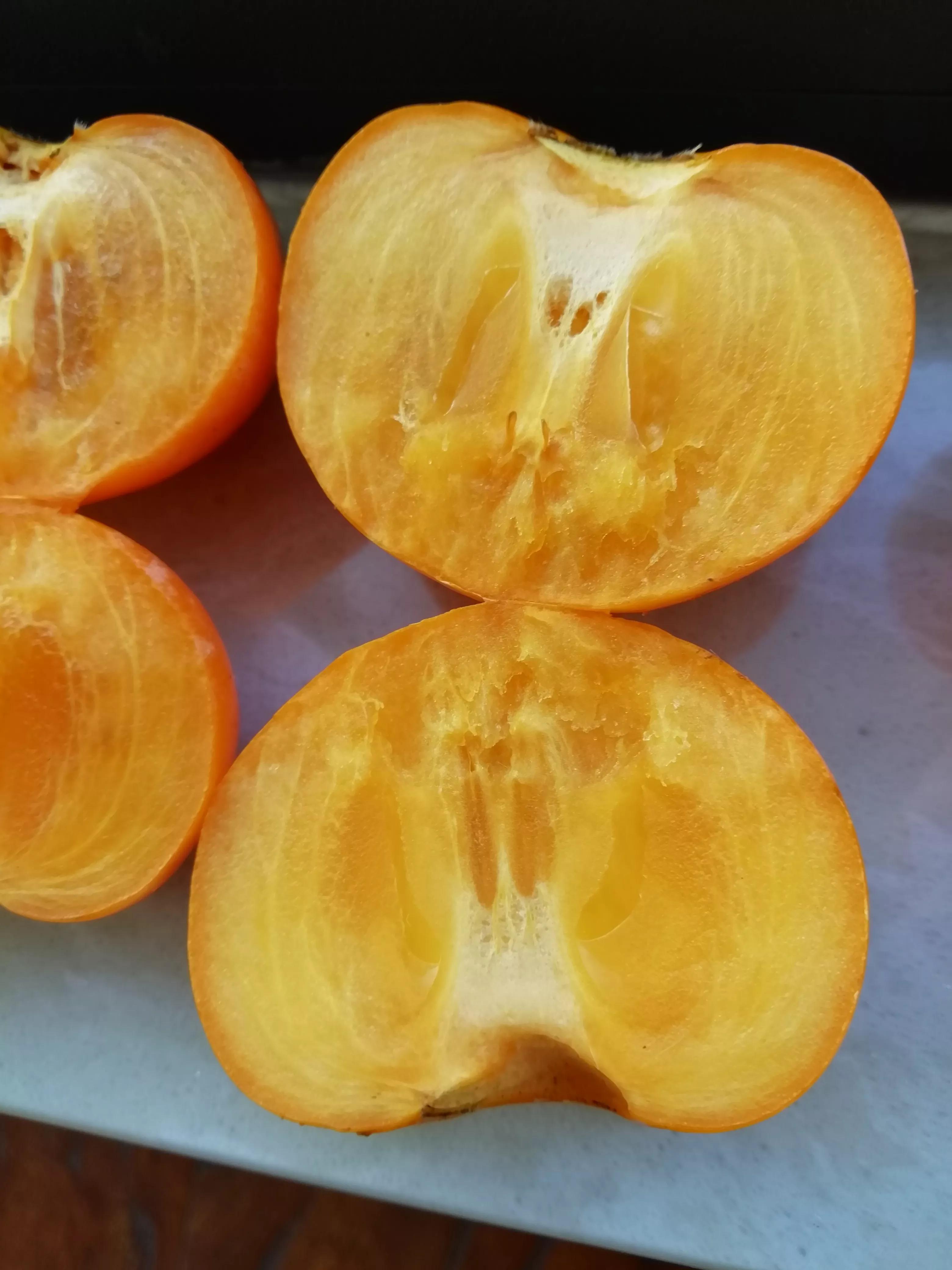 北方农村的孩子，只知道来自南方的桔子，却不认识北方本地的柿子