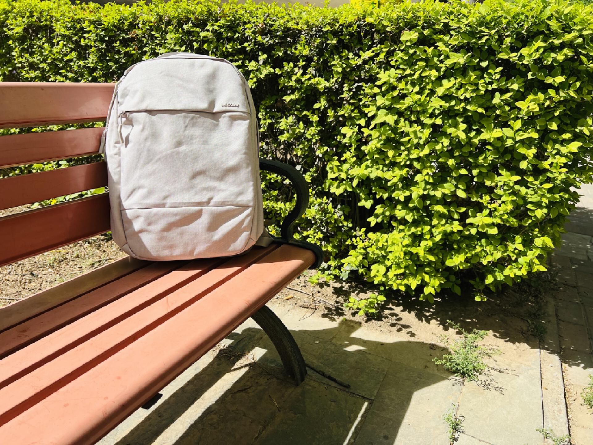 incasecitycompact双肩包,不失逼格的通勤包