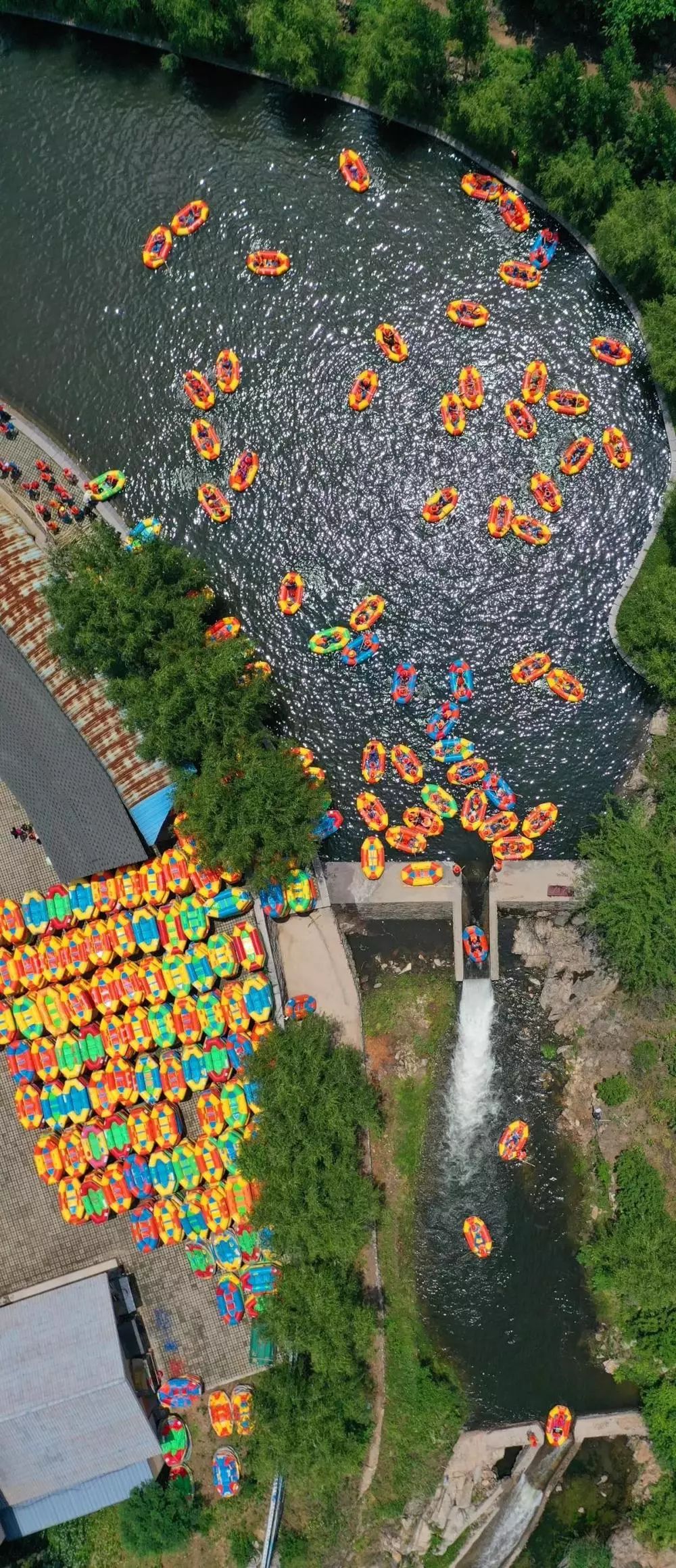 这个夏天一定要去玩一趟漂流,这个夏天一定要去玩一场漂流