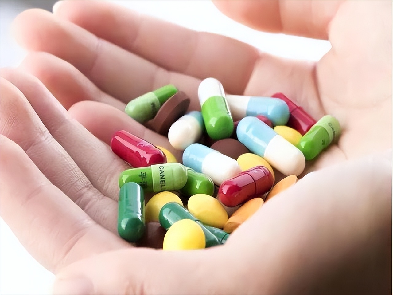 钙片什么时间吃补钙效果最好,什么期间吃补钙的钙片最合适