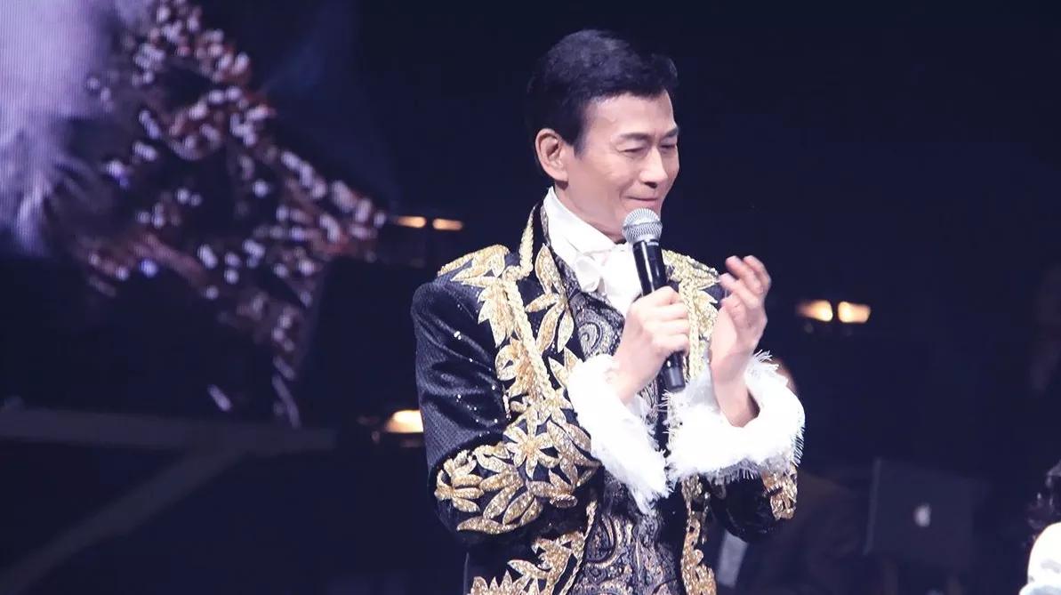 他红了30年和妻子分居却零绯闻,她红了之后