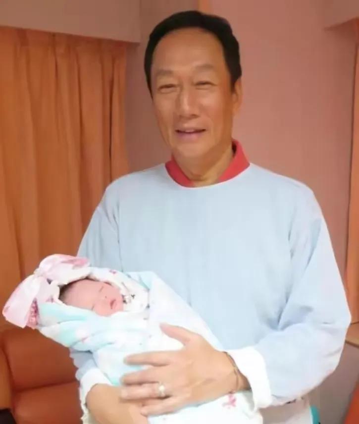 郭台铭:原配离世直呼上帝不公,却转身娶了比儿子大两岁的小娇妻