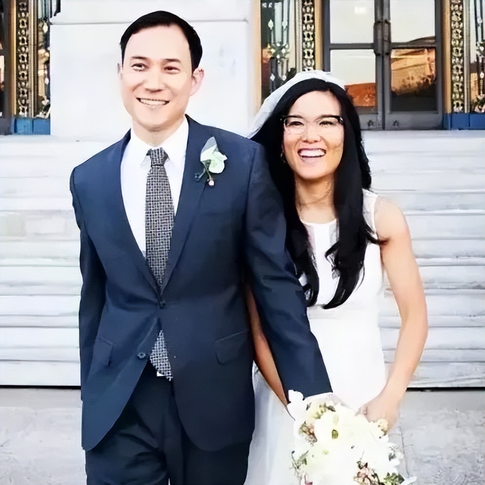 被“豪门”老公骗了8年，怀孕7个月被迫复出赚钱，她终于离婚了