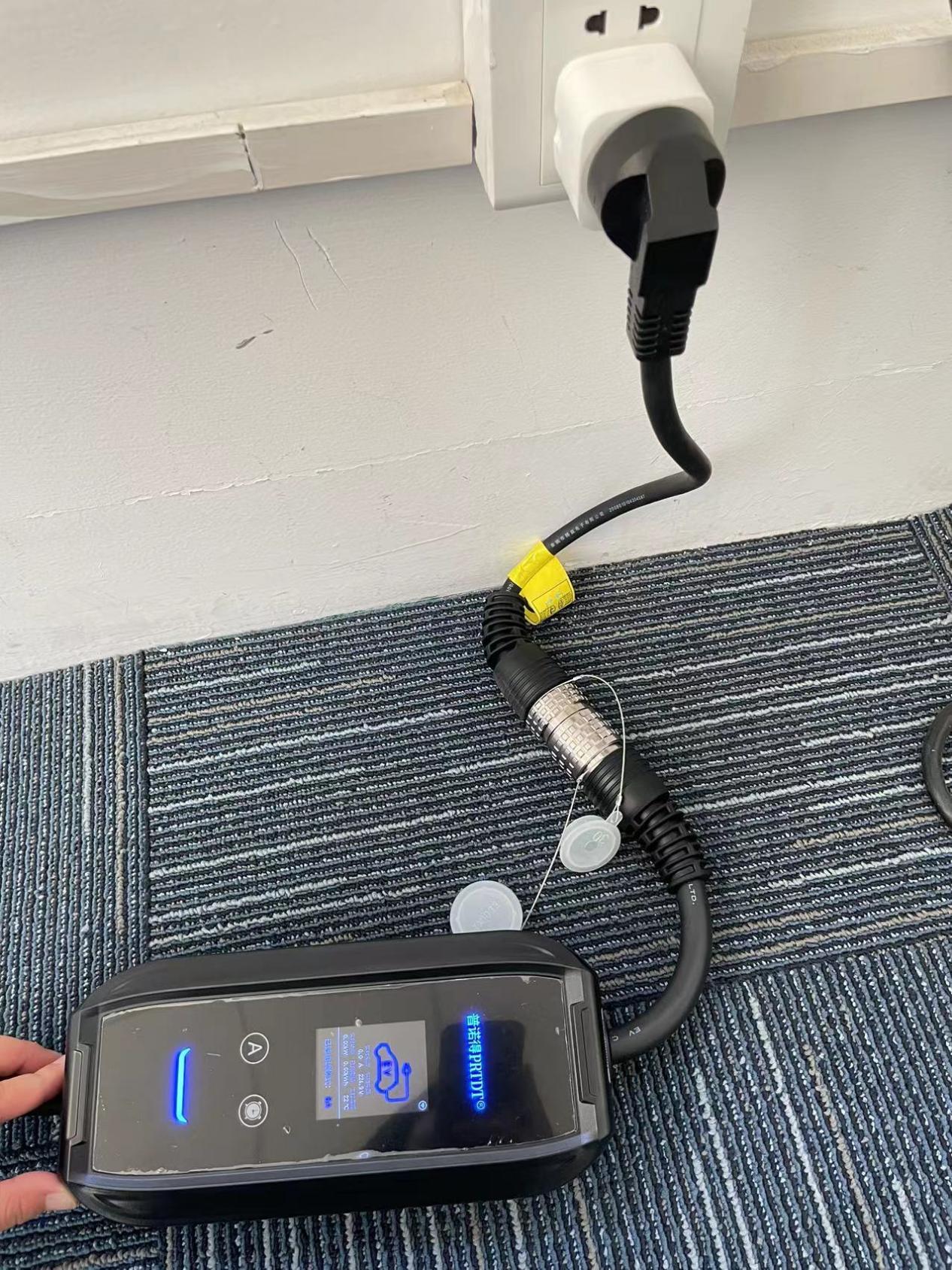 欧拉闪电猫家用充电讲解,欧拉闪电猫的充电口怎么打开