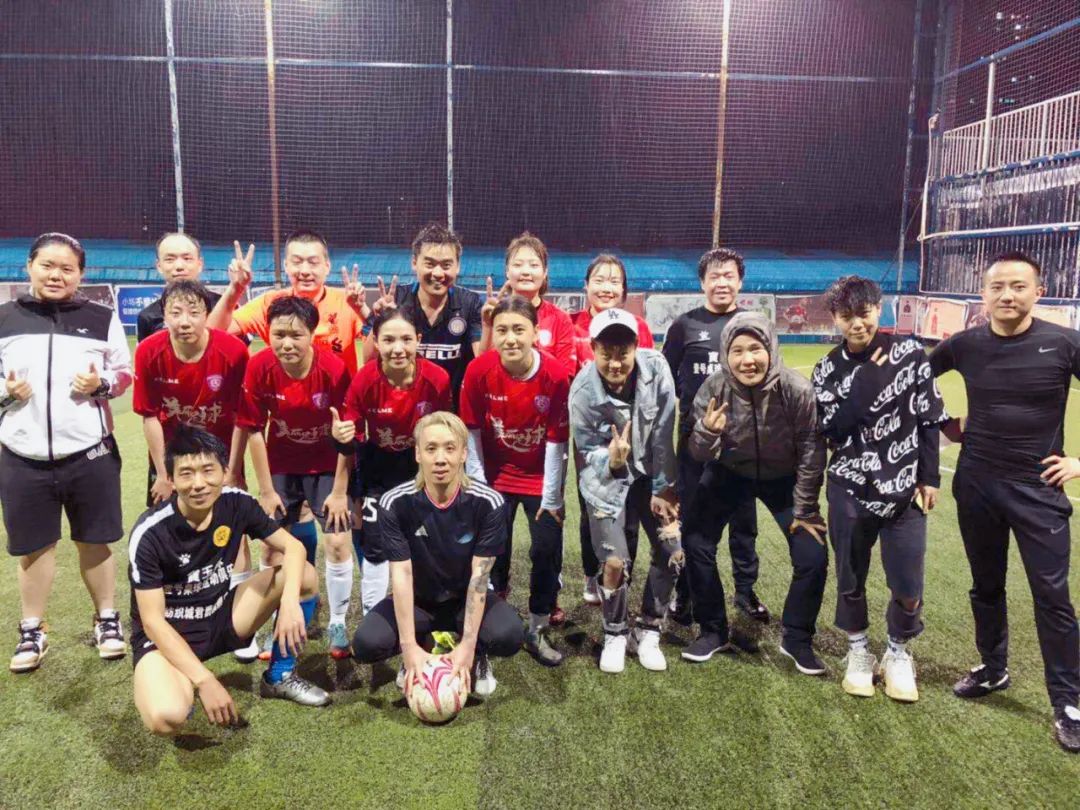 世界杯结束心中热爱不能停止,人们对于足球的热爱世界杯