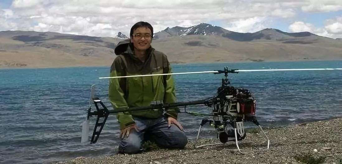 中国小伙制造大型无人机,江苏大叔制造仿生无人机