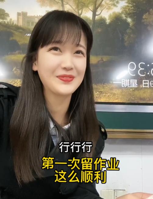 网红90后周老师,网红美女语文老师周老师讲课视频