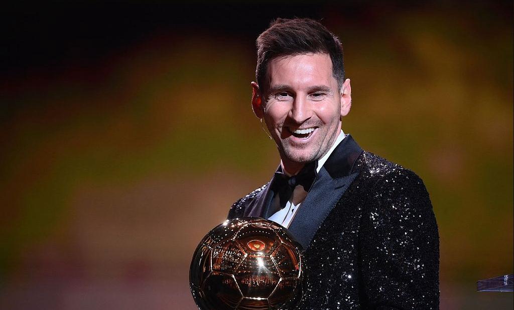 知名作家余华评梅西C罗惹争议，网友：你那么多版税能否分点给我