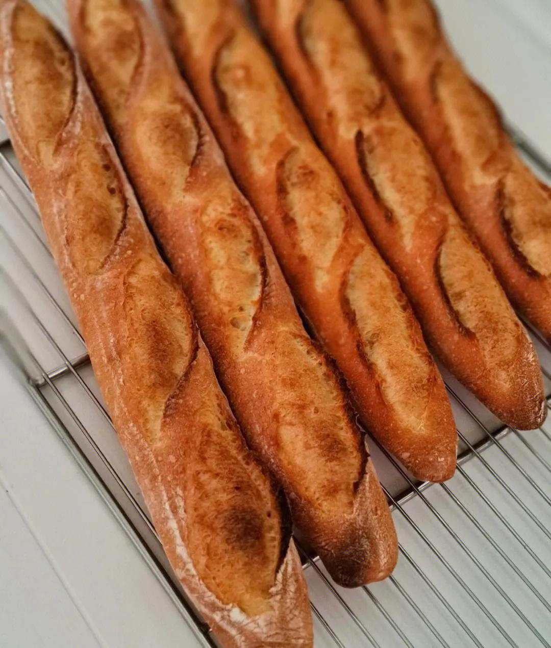 为什么西方的面包都特别硬,为什么外国的面包是硬的