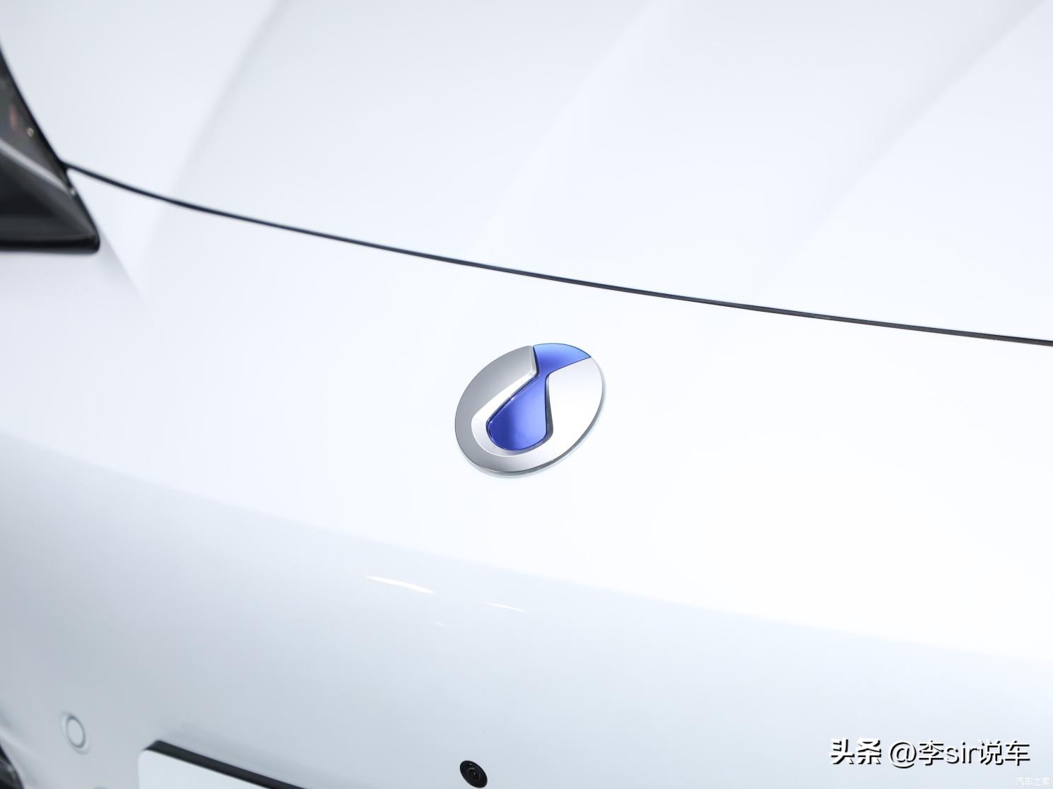 豪华智能suv腾势n7震撼上市,让顶配变标配腾势n7产品力解析